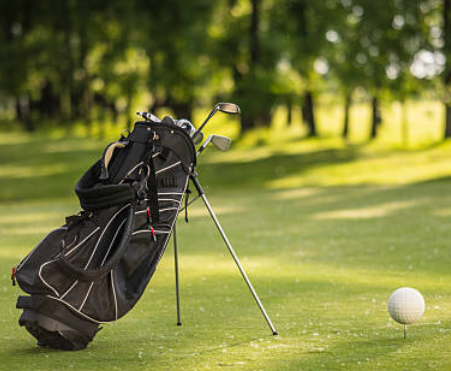 Ultra lightweight travel golf bag for golfers