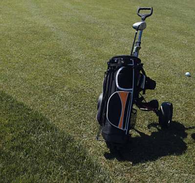 Lightweight stand golf bag for walkable public courses