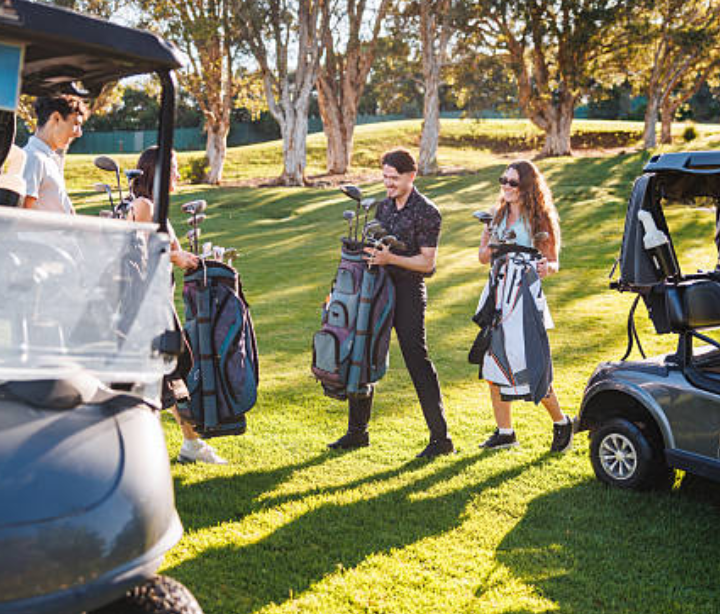 How to Choose a Trusted Golf Bag Manufacturer for Your Brand in 2026 4 Professional golf bag manufacturer inspecting finished bags on factory production line