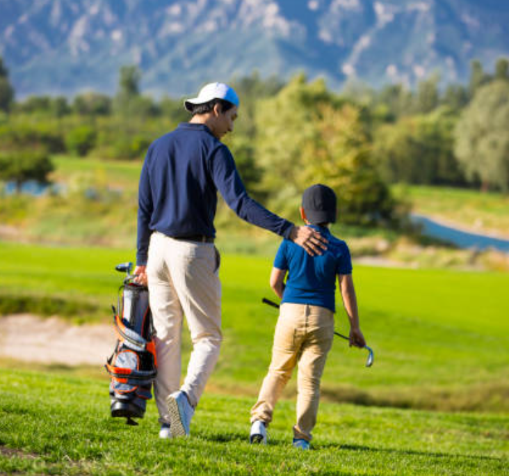 Golf bag market trends 2026 infographic showing growth data and key drivers